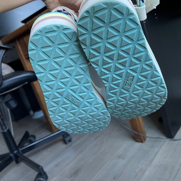 Tevas Platform Colourful Sandal Size 8 - Picture 4 of 4